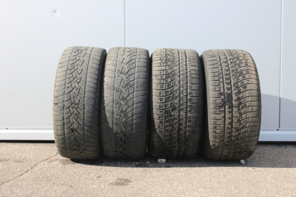 Колеса Dunlop  Зимние нешипованные 235/40/18