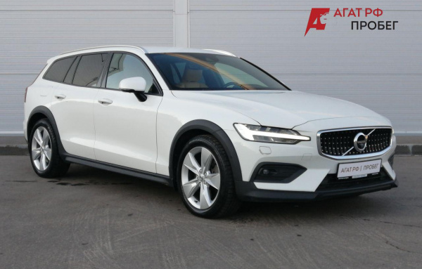 Volvo V60 Cross Country 2019 года с пробегом 312 721 км, фото 1